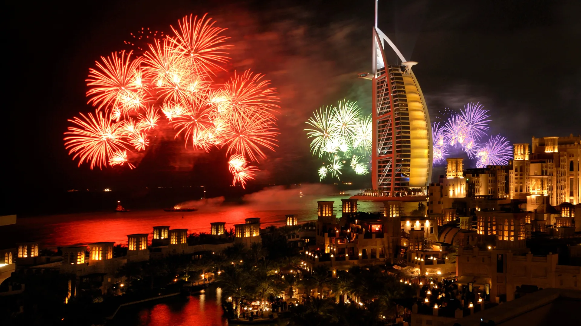 DUBAI: DESERT TO SKYLINE